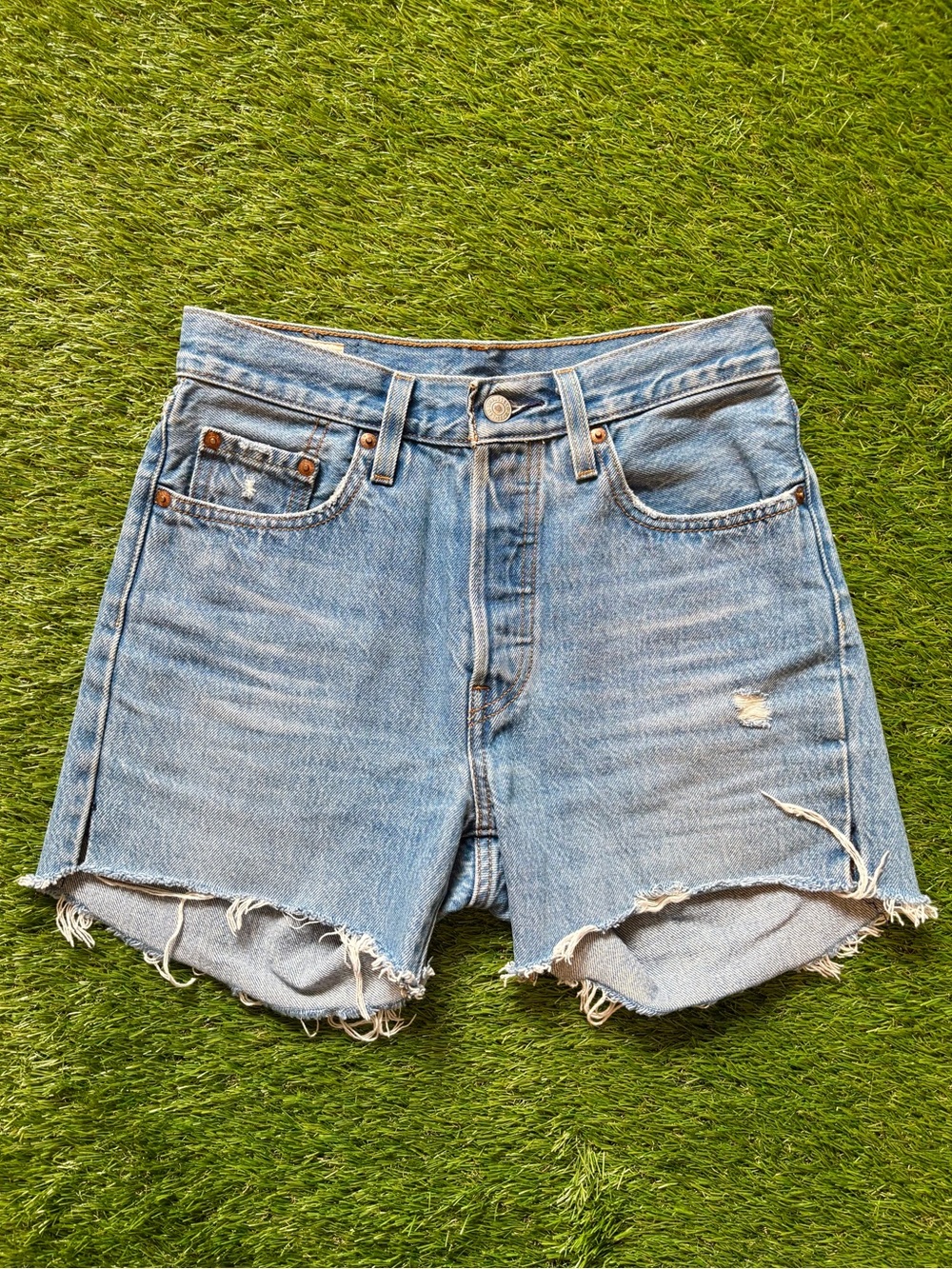 Levi’s 501 Light Wash High Rise Distressed Cutoff Denim Shorts W25